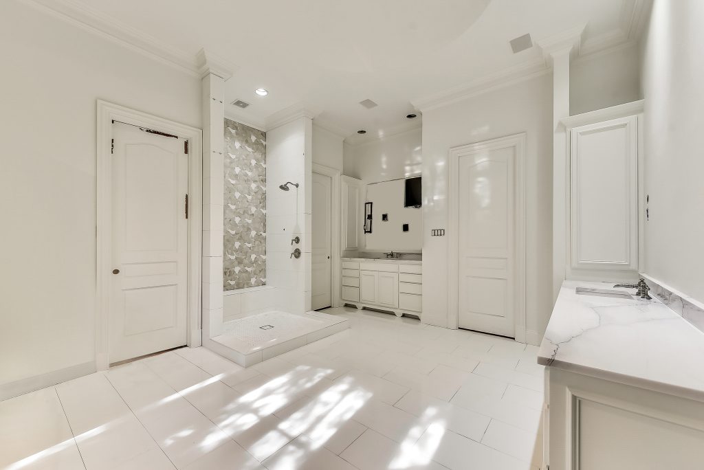 Luxurious bathroom design on Meadow Road
