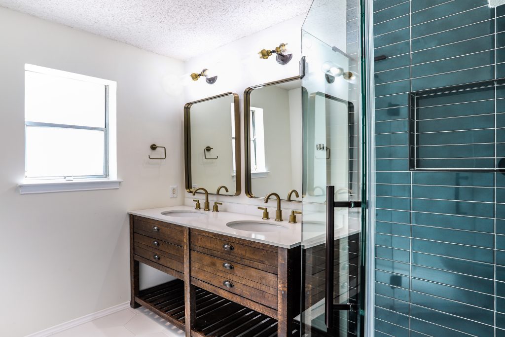 Modern bathroom on Matilda Street, Dallas
